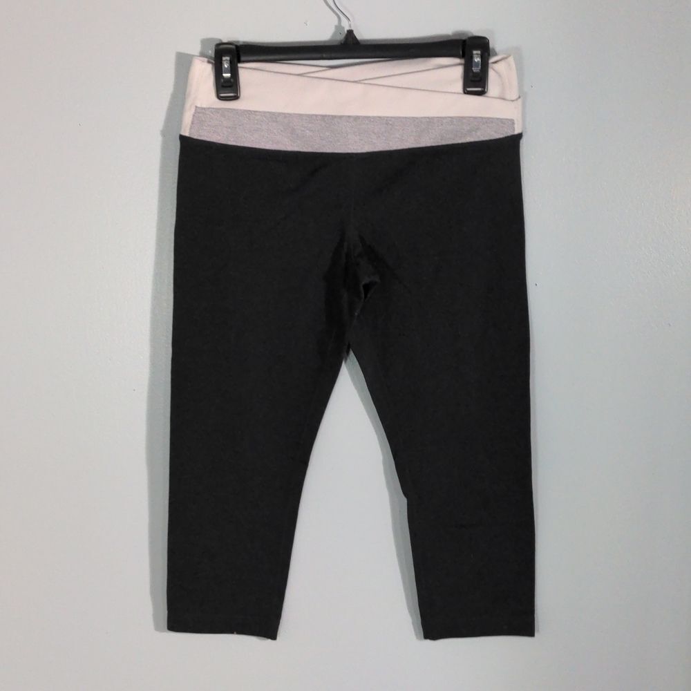 Lululemon legging dark grey and white size 8 cropped